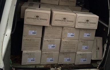 Борьба с контрабандой в зоне АТО: задержаны какао, духи и шампанское