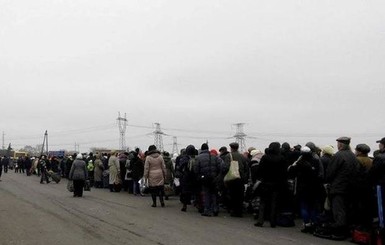 Около ста человек ночевали в автобусах на блокпосту Майорск