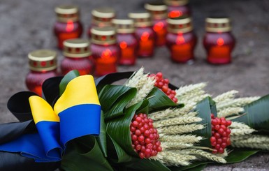 Порошенко и бывшие президенты Украины почтили память жертв голодомора