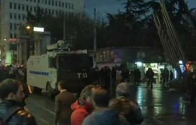 Протесты в Турции: полиция применила водометы