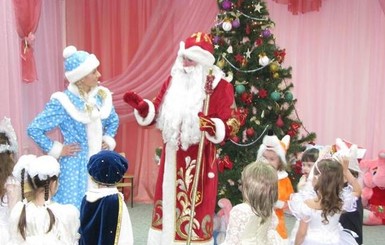 В ивано-франковских школах хотят запретить Деда Мороза и Снегурочку 