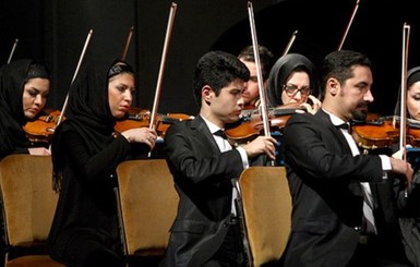 В Тегеране оркестр не пустили на сцену из-за женщин-оркестранток