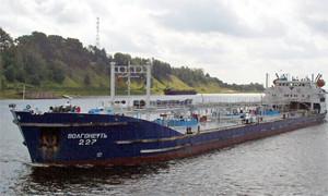 В Черном море танкер с мазутом развалился на части 