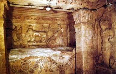 Жители египетской Александрии откопали у себя под домом древнюю гробницу
