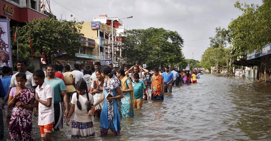 В Индии из-за наводнения века погибли уже 270 человек
