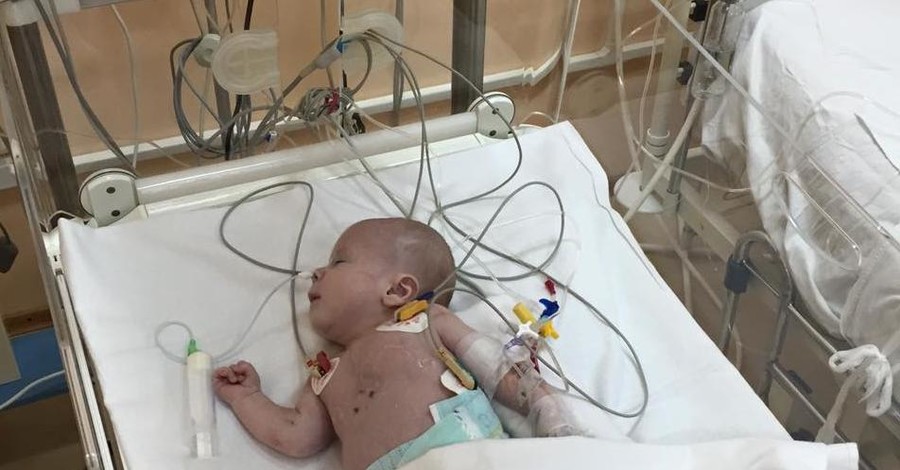 Родители близнецов отказались от одного малыша из-за его болезни