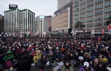 Протесты в Сеуле: отставки президента потребуют несколько десятков тысяч человек