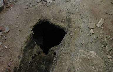 В Ужгороде житель обнаружил дома вход в подземелья