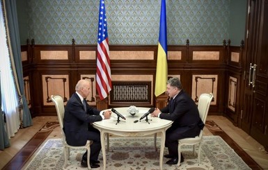 Байден обсудил с Порошенко украинские реформы, отношения с Россией и борьбу с ИГИЛ