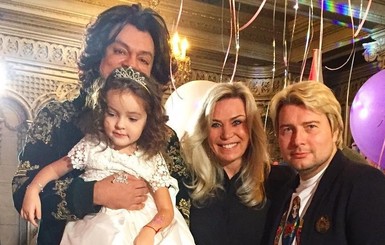 Маленькие дети Пугачевой и Киркорова встретились на семейном празднике