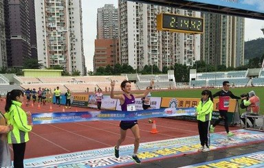 Двое украинцев выиграли золото на марафоне в Китае