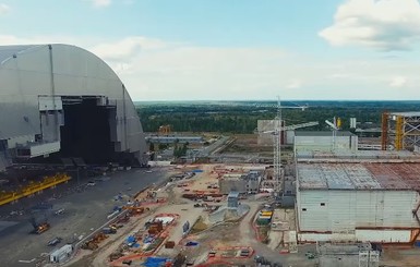 Беспилотник показал строительство нового саркофага над Чернобылем 
