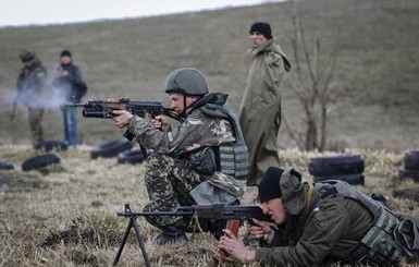 Штаб АТО: украинских военных обстреляли в Марьинке и Зайцево
