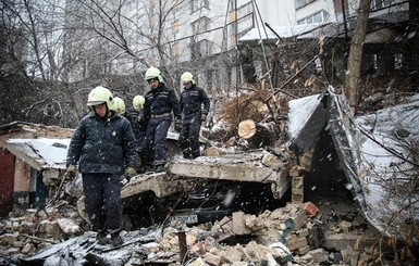 В Киеве жителей многоэтажки предупредили о возможном оползне  