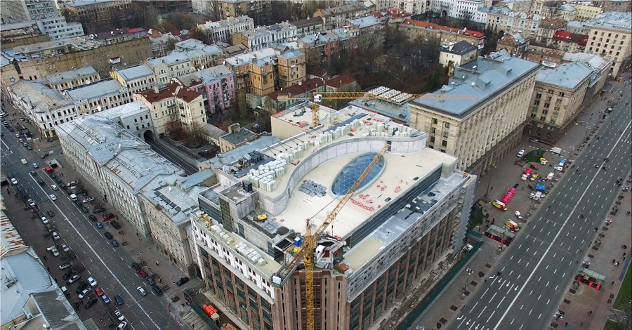 Киевский ЦУМ с высоты птичьего полета: стеклянный купол и 2-этажная крыша