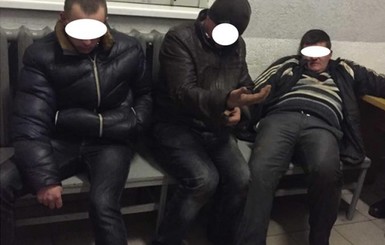 Во Львове сотрудники СИЗО и экс-патрульный напали на полицейских  