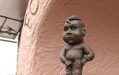 В Ужгороде появилась статуэтка писающего мальчика, из которой можно пить 