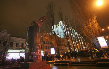 В интернете распродают осколки памятников Ленину: где и почем купить 