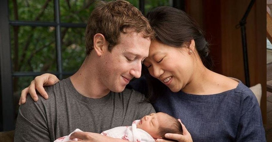 Папа-Цукерберг показал первое фото с дочкой