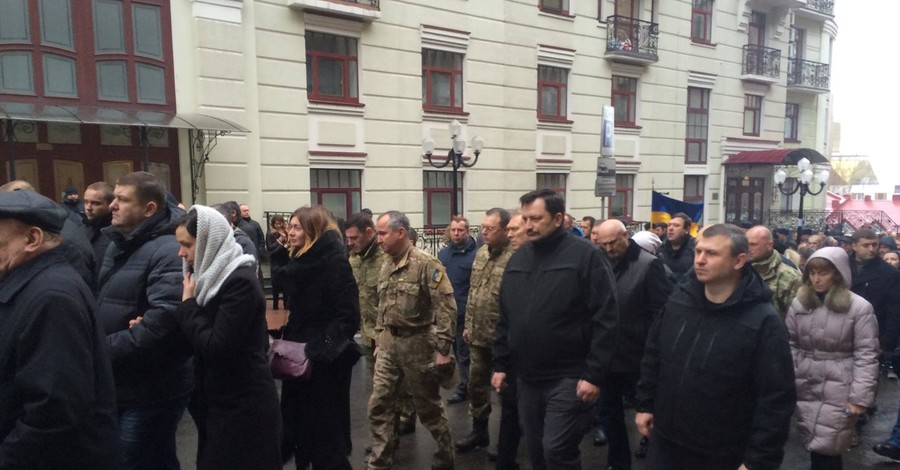 В Киеве похоронили бойца 