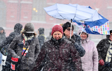 Киевские власти попросили не выходить на улицу при усилении ветра