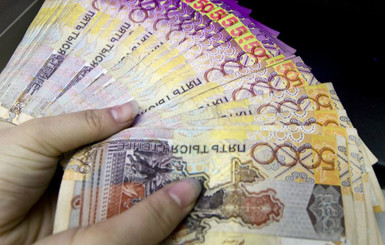 Валюта Казахстана рекордно обвалилась второй раз за год
