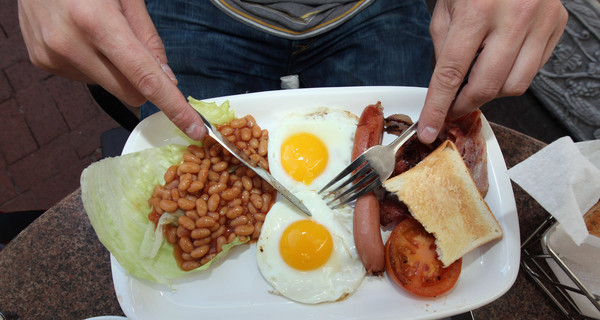 Почему важно плотно завтракать по утрам