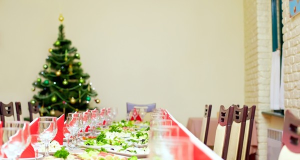 Секреты новогоднего меню: как сделать оливье полезным, а селедку под шубой – самой вкусной