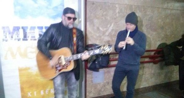 Гребенщиков спел в подземном переходе в Минске