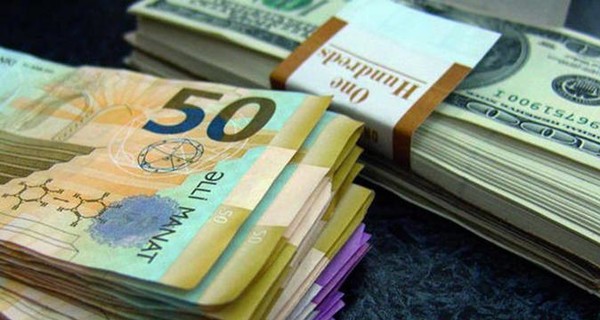 В Азербайджане после перехода на плавающий курс национальная валюта подешевела на 50 процентов