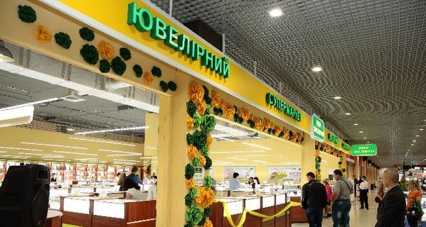 В Одессе грабители ювелирного магазина сбежали с золотом на маршрутке