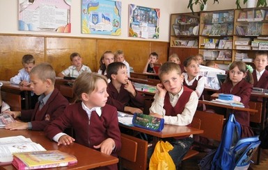 Школьники пишут письма президенту под диктовку и забывают русский язык