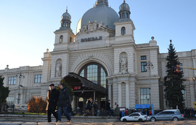 Во Львове в здании железнодорожного вокзала бомбу не нашли
