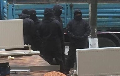 В Киеве ресторан разгромили из-за жалоб на террасу