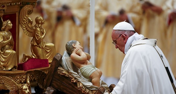 Папа Римский провел рождественскую мессу: 