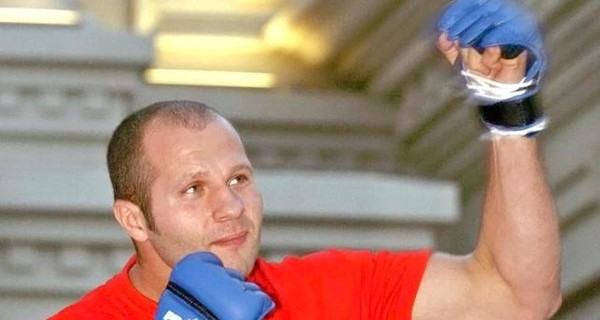 Емельяненко победил 28-летнего бойца