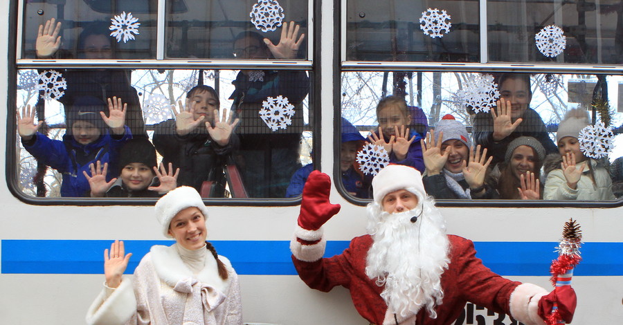По Днепропетровску будет ездить троллейбус с Дедом Морозом