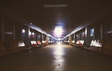 В Интернете появились снимки пустующего железнодорожного вокзала в Луганске