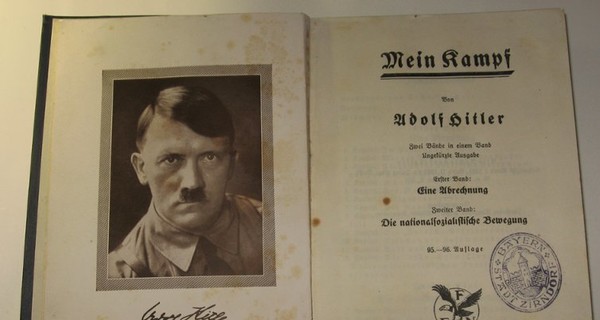 В Германии стартовали продажи книги Гитлера 