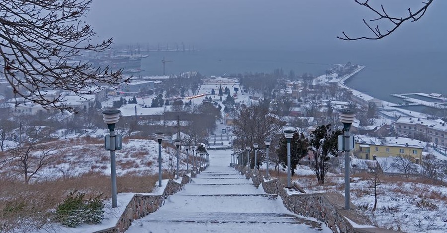 В Крыму нет электричества и отопления, холод такой, что замерз водопад