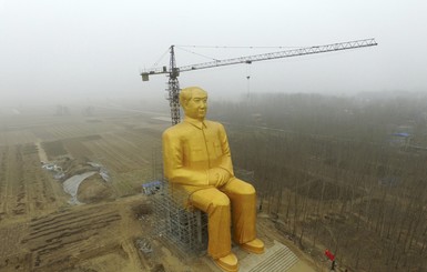 В Китае возвели гигантского Мао Цзэдуна