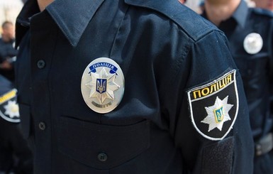 В Киеве патрульные спасли девушку от самоубийства