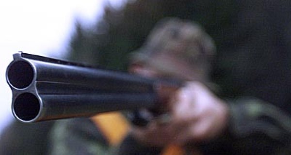 Охотник расстрелял детей за игры с петардами