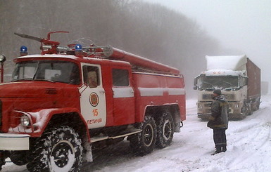 Из-за непогоды грузовикам перекрыли въезды в Днепропетровск