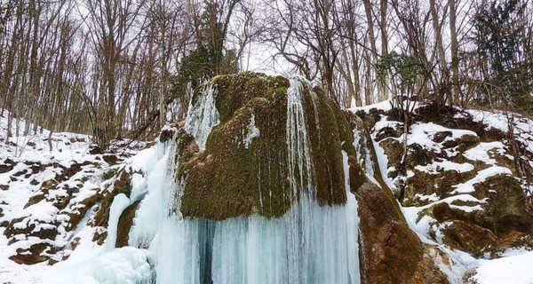В Крыму обрушился козырек известного  водопада
