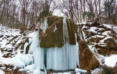 В Крыму обрушился козырек известного  водопада