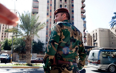 В Багдаде вооруженные люди взяли заложников в торговом центре, есть жертвы