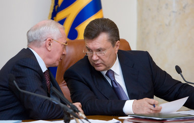 Янукович и Азаров остались без пенсий