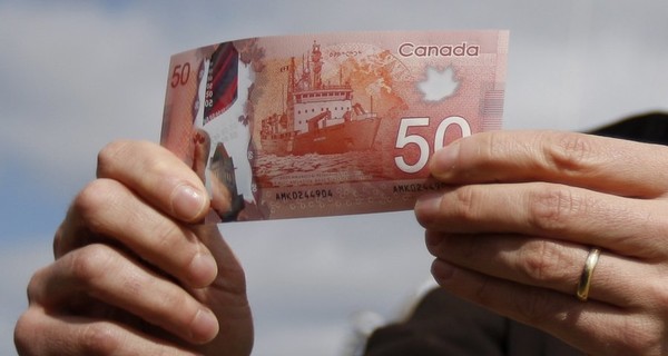 Канадский доллар продолжил падение и достиг минимума 2002 года