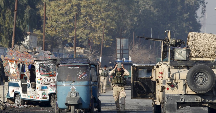 Семь полицейских погибли в результате взрыва возле консульства в Афганистане